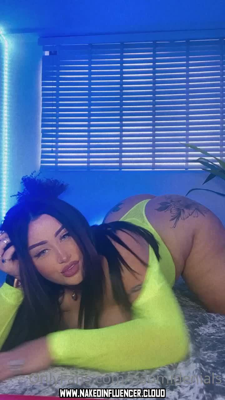 Noa Malone Ass Shaking Caucasian Huge Ass Curvy Body